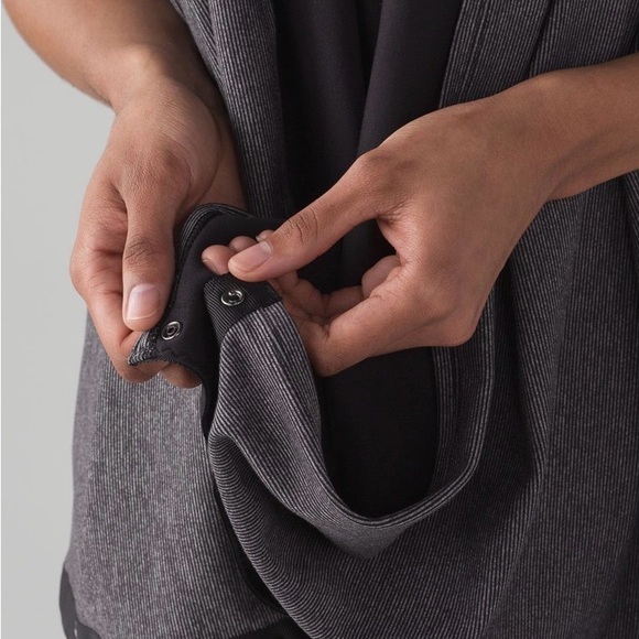 Lululemon Vinyasa Stripe Scarf, Wrap, Cardigan - Picture 4 of 7